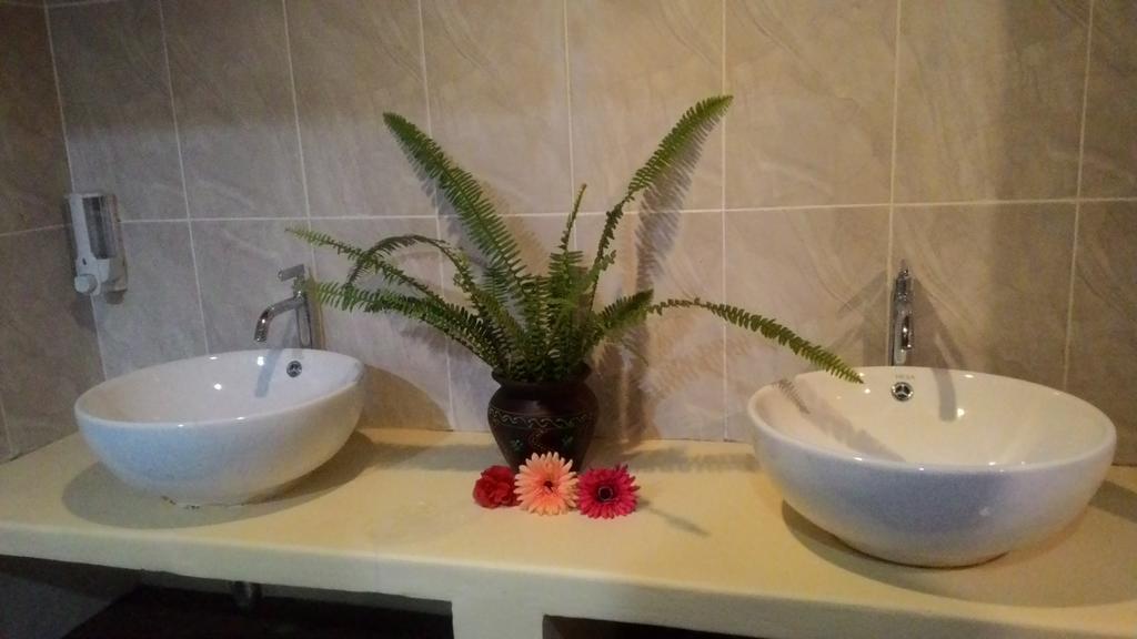 Liang House And Hostel Ubud  Bagian luar foto