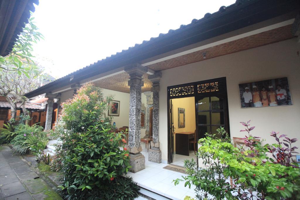 Liang House And Hostel Ubud  Bagian luar foto